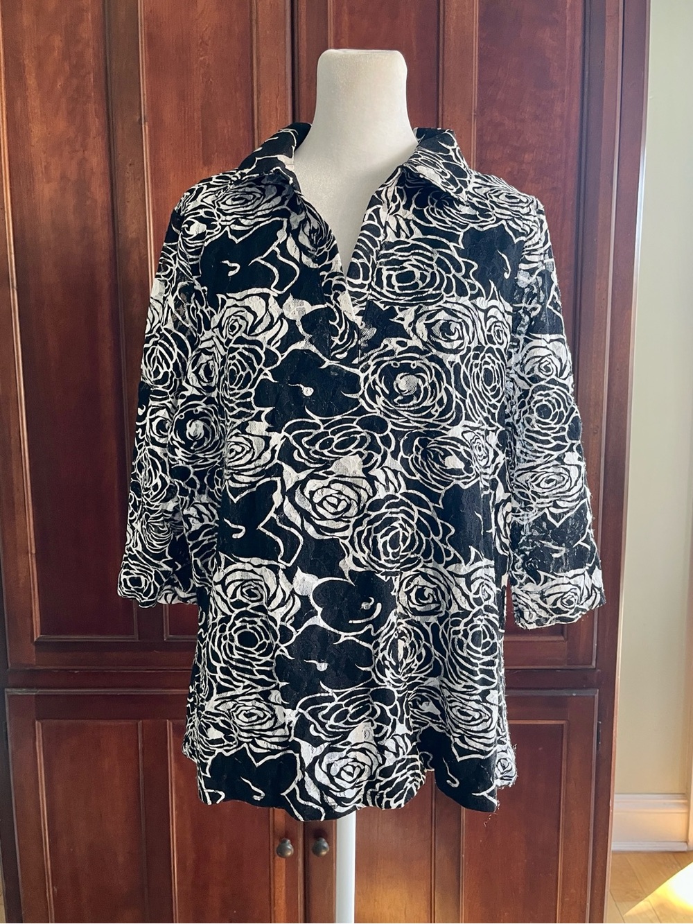 Inc. International Concepts Woman's Black, White Stretch Lace Floral Collar Top